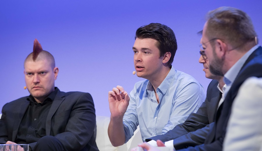 Philipp Riederle mit Sascha Lobo bei einer Podiumsdiskussion